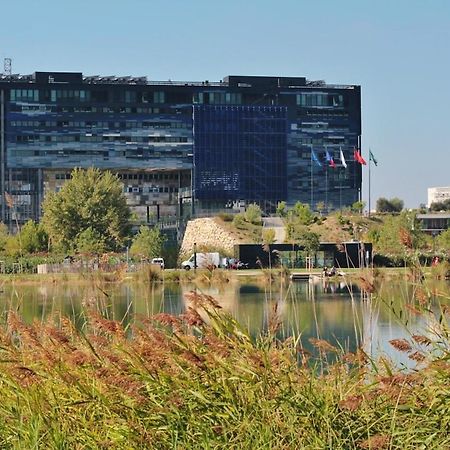 Port Marianne Avec Terrasse Et Parking Gratuit Apartment Монпелие Екстериор снимка