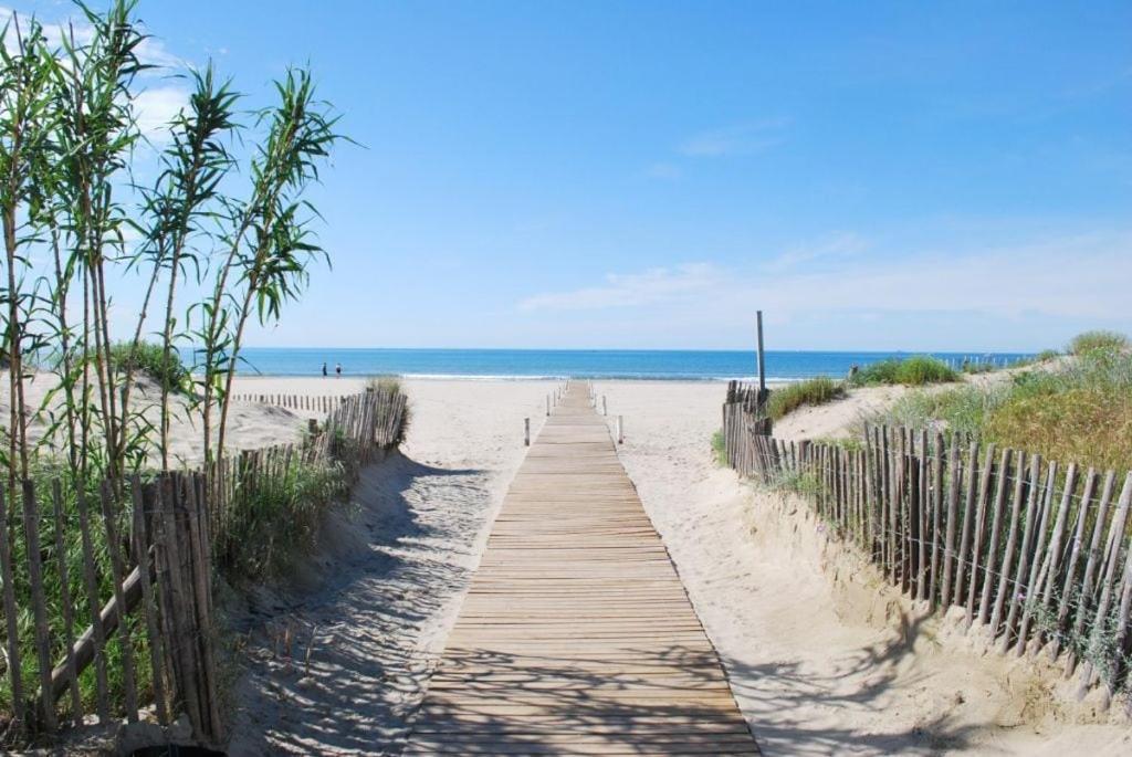 Port Marianne Avec Terrasse Et Parking Gratuit Apartment Монпелие Екстериор снимка